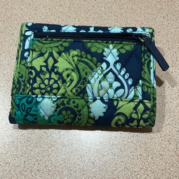 Vera Bradley Wallet Like New - Picture 5 of 6